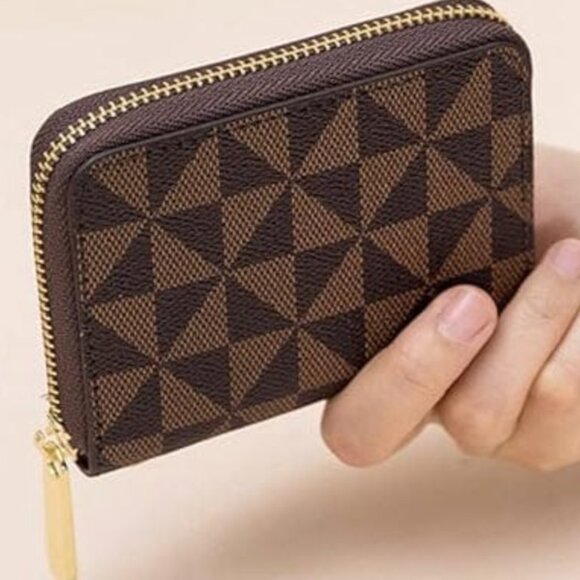 NWT GORGEOUS TWO TONE TRIANGLE PATTERN ACCORDION BI-FOLD WALLET - Picture 1 of 5